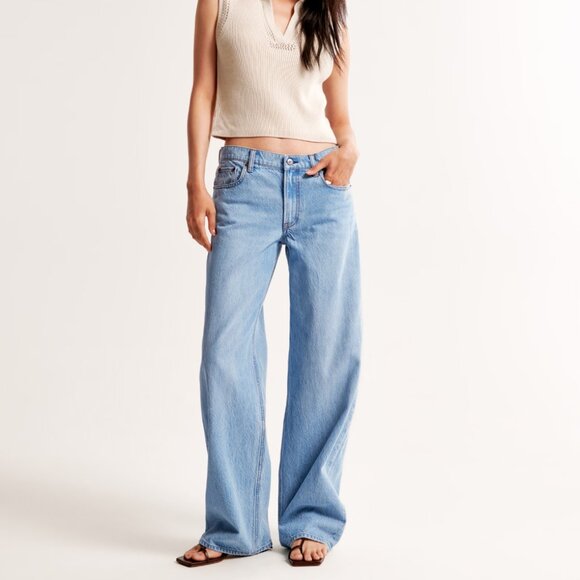 Abercombie & Fitch Ultra Loose Low Rise Jeans Light Blue Wash 10 / 30" Long - Picture 1 of 7